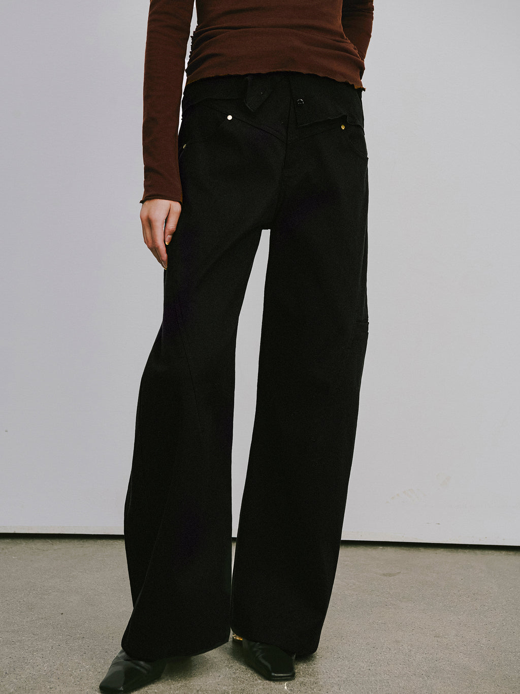 Scimitar Sihouette Wide-Leg Pants