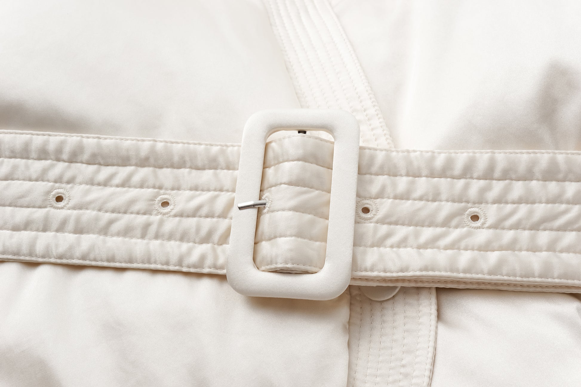 Short-Shell Silhouette White Goose Down Coat with Detachable Magnetic Collar