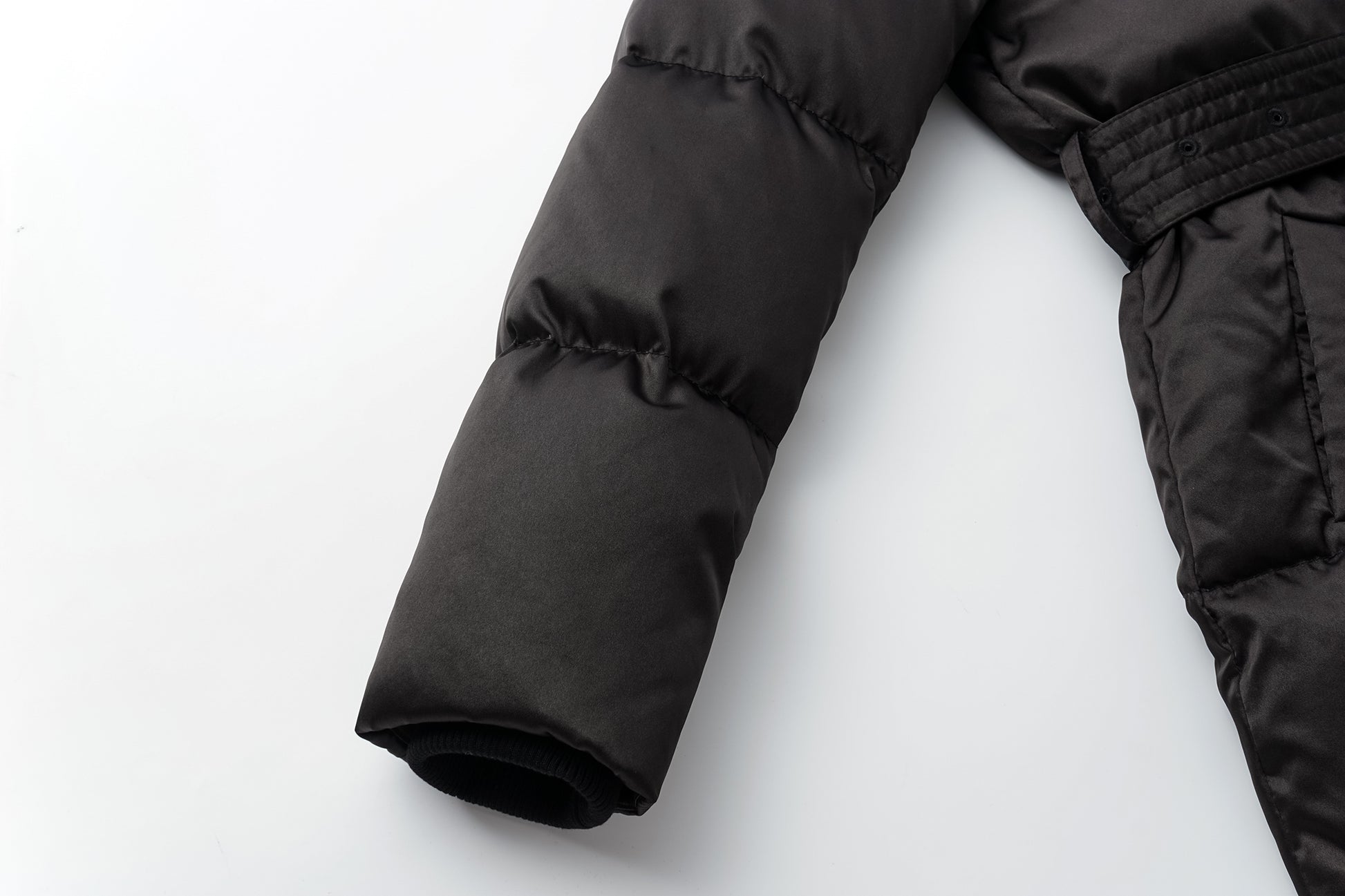 Short-Shell Silhouette White Goose Down Coat with Detachable Magnetic Collar