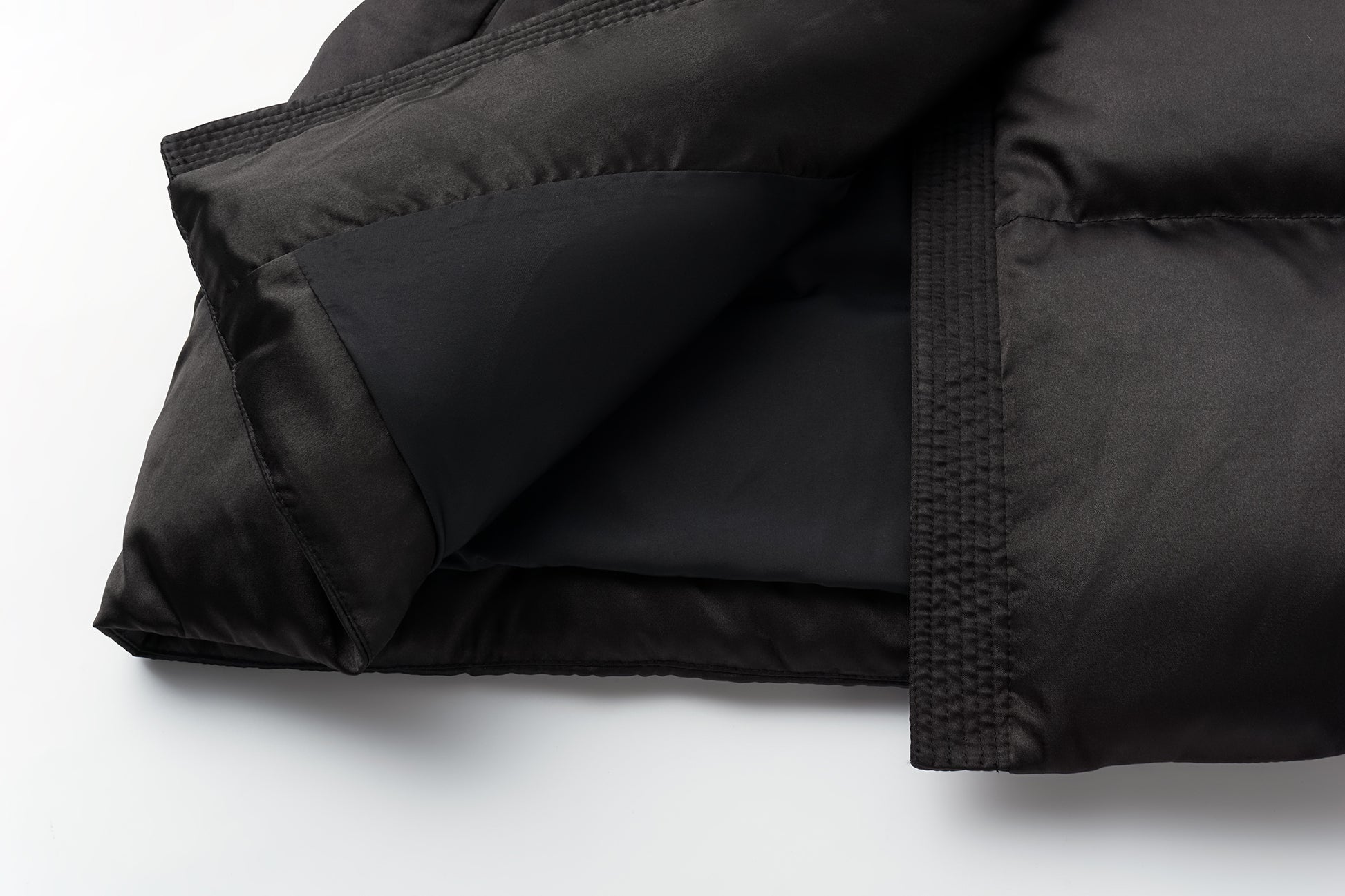 Short-Shell Silhouette White Goose Down Coat with Detachable Magnetic Collar