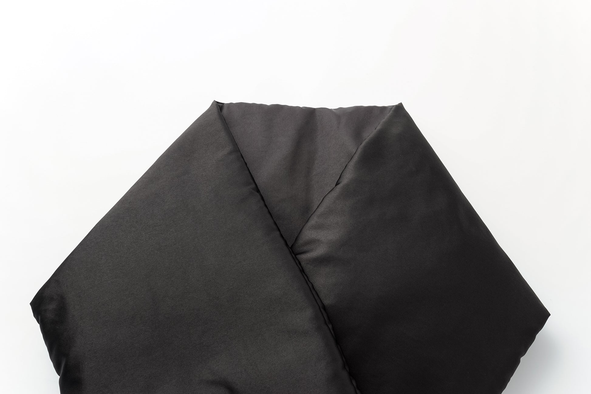 Short-Shell Silhouette White Goose Down Coat with Detachable Magnetic Collar