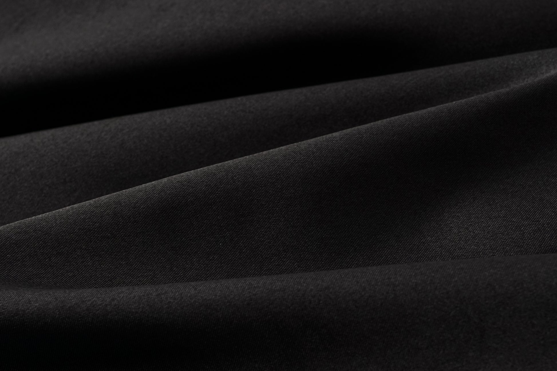 Short-Shell Silhouette White Goose Down Coat with Detachable Magnetic Collar