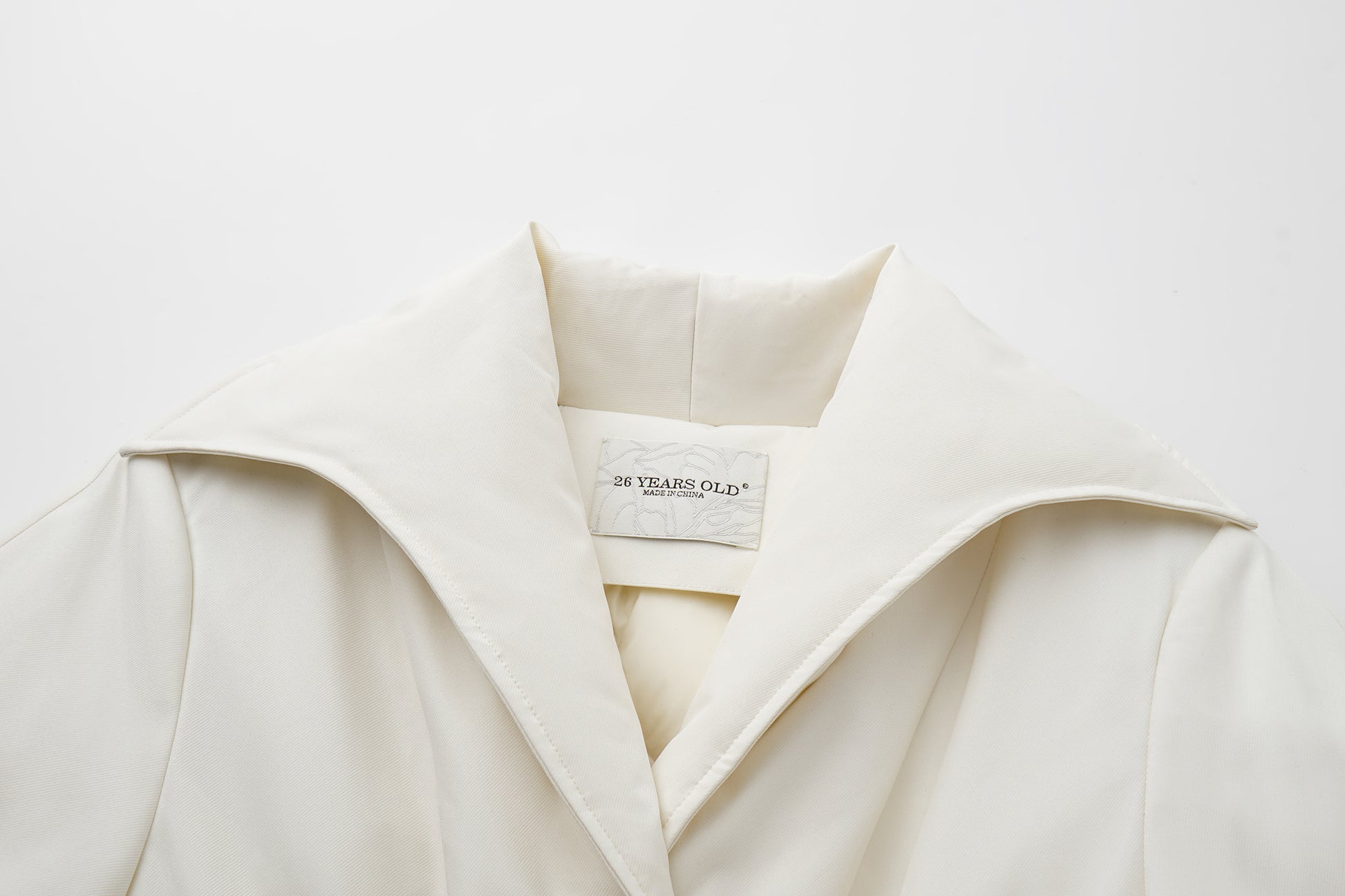 Minimalist Silhouette Long Line Down Coat with Sculpted Lapel and Defined Waist